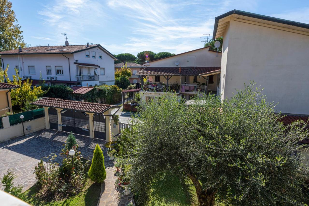 Residenza Tirrenia By Mmega Apartment Marina di Massa Exterior photo